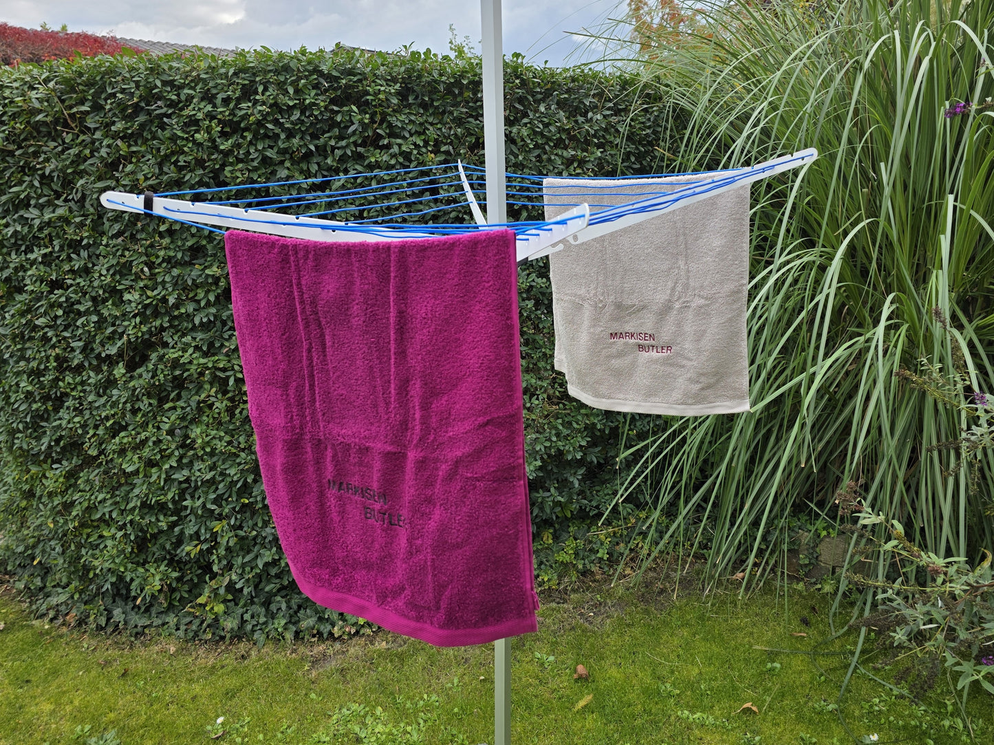 Markisen-Butler - Wäschespinne am Stellfuß der Markise