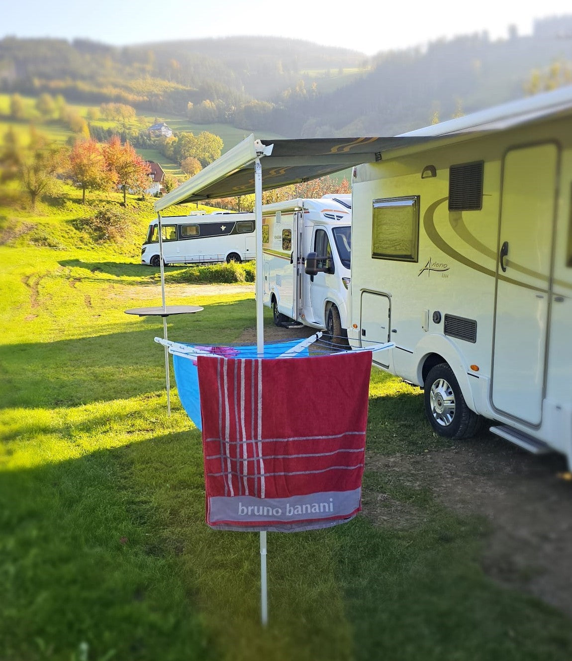 Markisen-Butler - Wäschespinne am Stellfuß der Markise