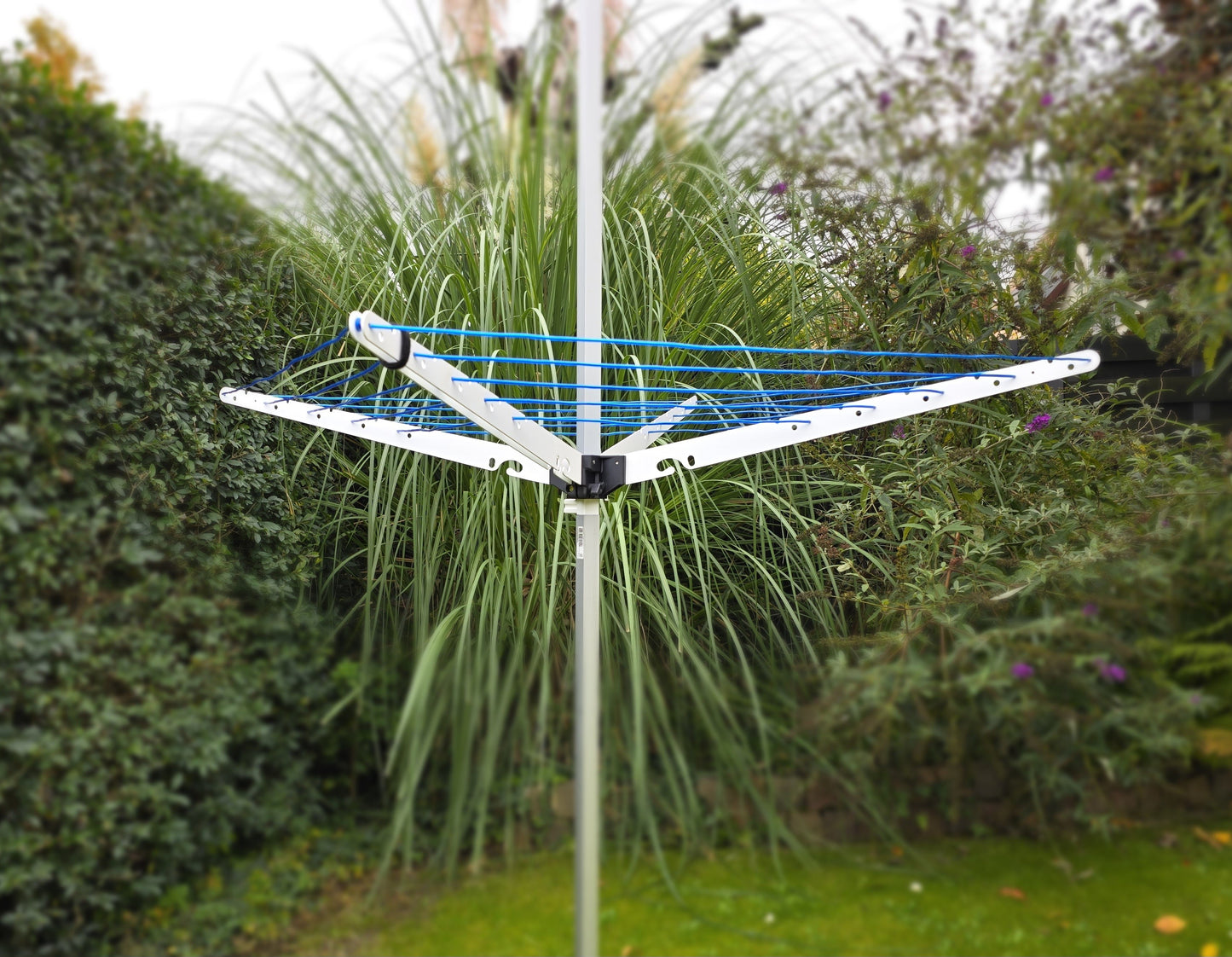 Markisen-Butler - Wäschespinne am Stellfuß der Markise